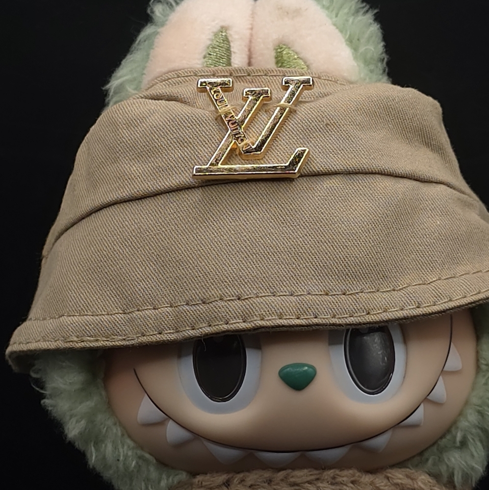 Labubu Clothes - Louis Vuitton Outfit - Picture 6 of 6